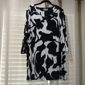 Super cute Tunic with peek a boo sleeves